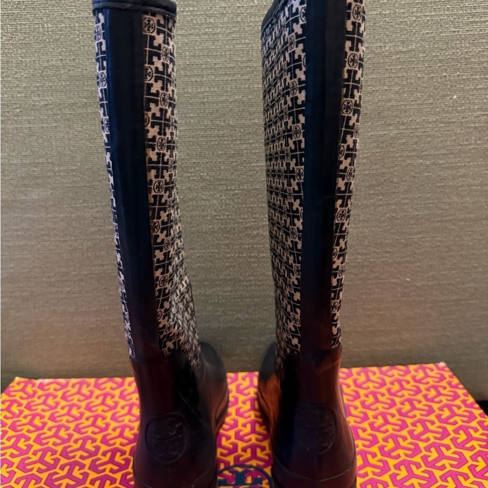 Tory Burch Black and Cream Winter Rain Boots - Picture 2 of 7
